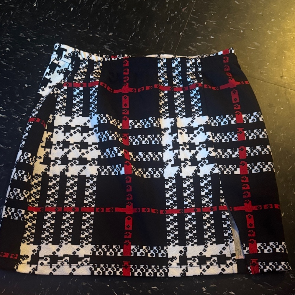 SHEIN Black White & Red Plaid Mini Skirt - Fitted Silhouette
